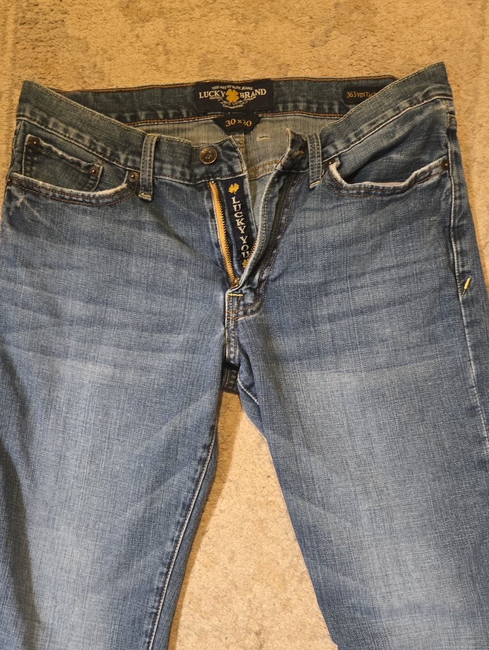 Lucky Brand Men's Jeans in Light Blue Wash